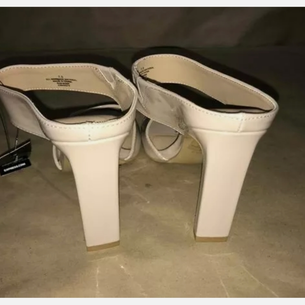 Express Heels - Picture 2 of 6